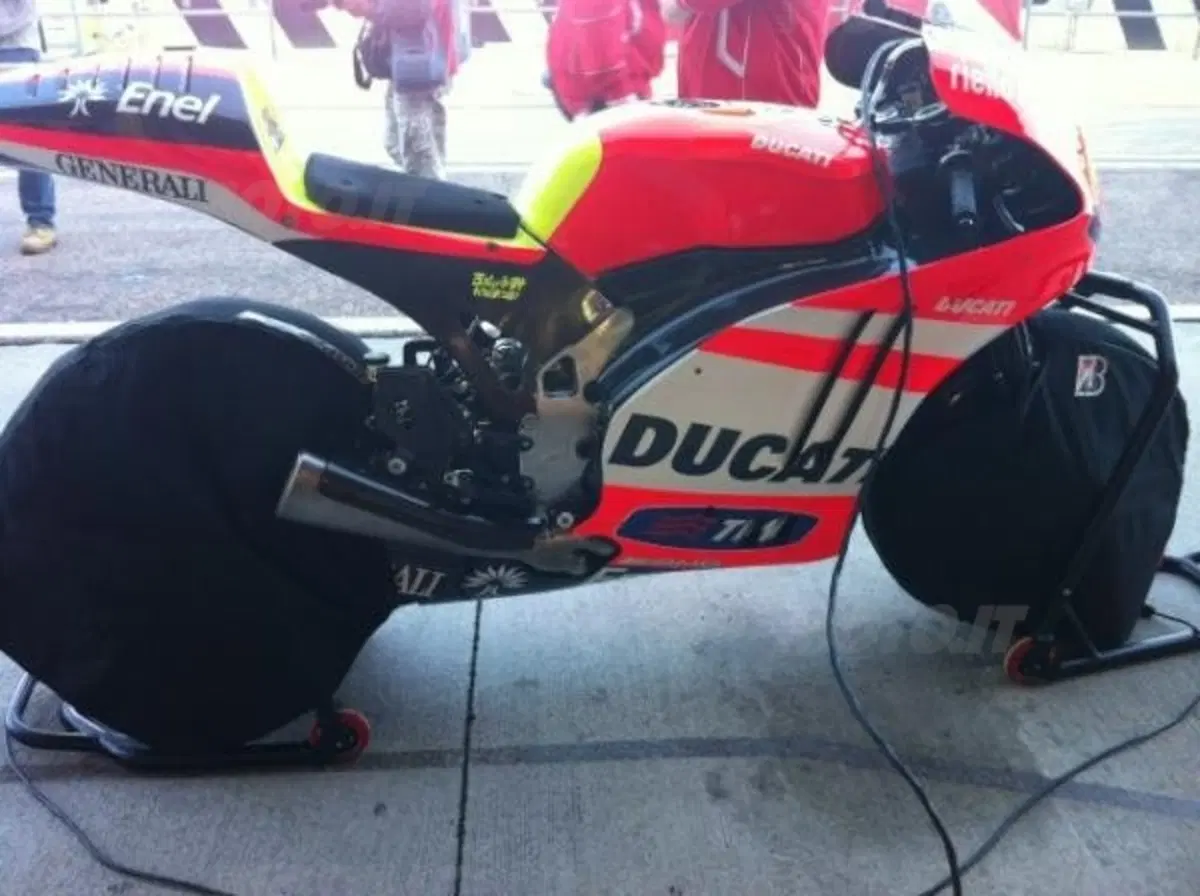 La nuova Ducati GP12 di Valentino Rossi (6)