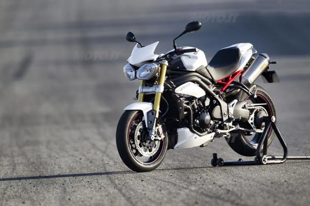 Triumph Speed Triple 1050 R  (20)