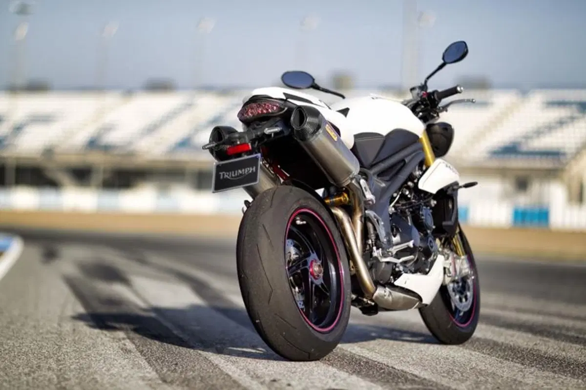 Triumph Speed Triple 1050 R  (25)