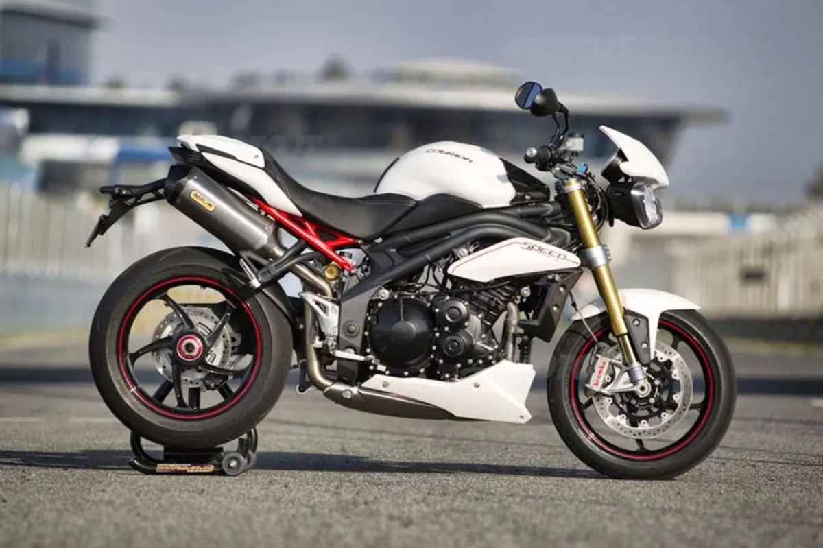 Triumph Speed Triple 1050 R  (31)