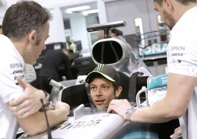 Valentino Rossi fa il sedile per la F1
