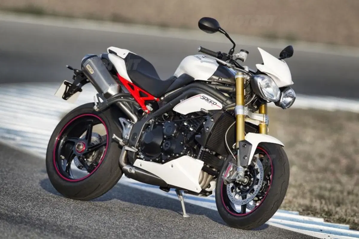 Triumph Speed Triple 1050 R  (47)