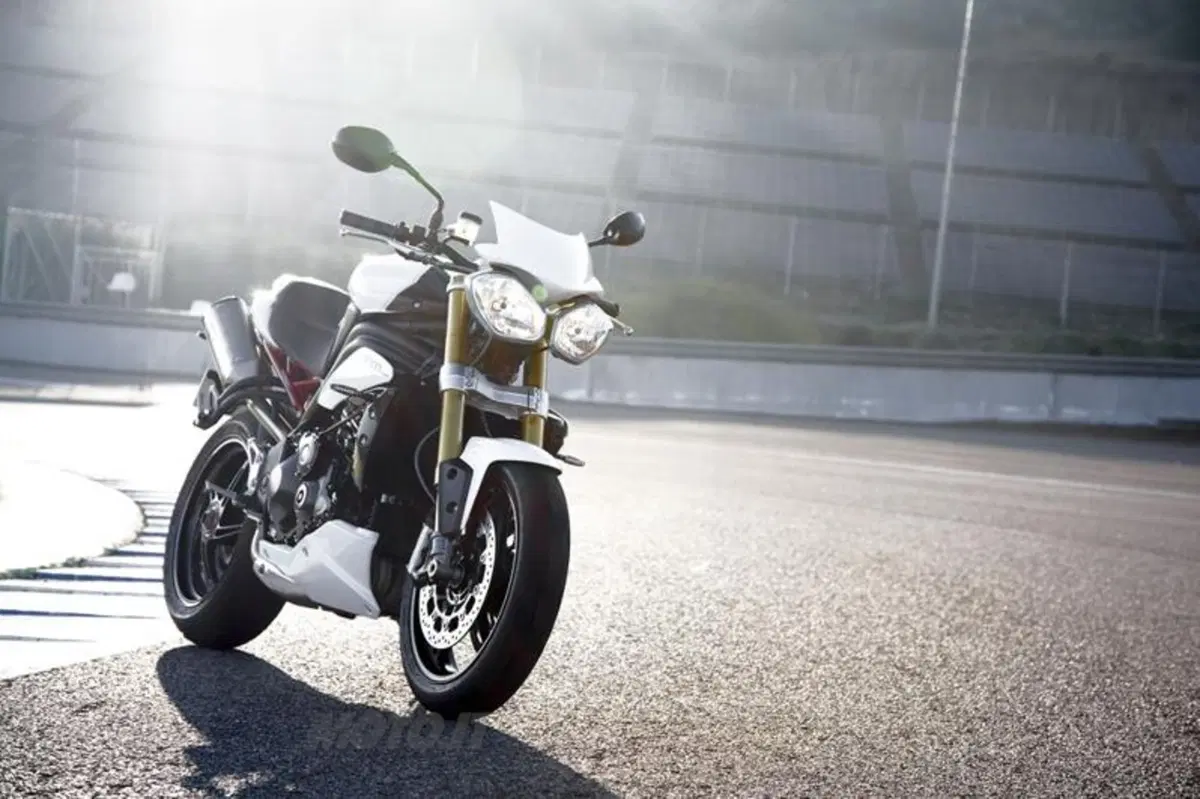 Triumph Speed Triple 1050 R  (51)