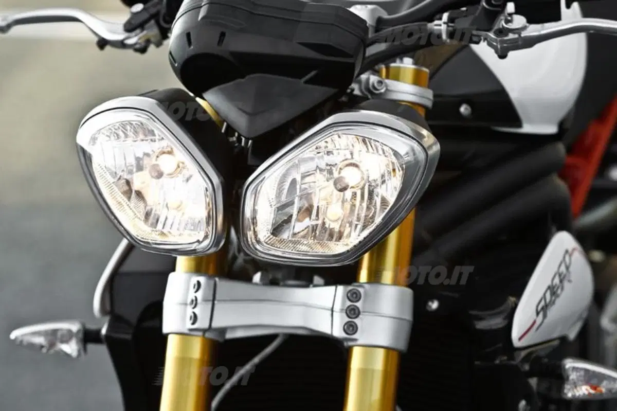 Triumph Speed Triple 1050 R  (61)