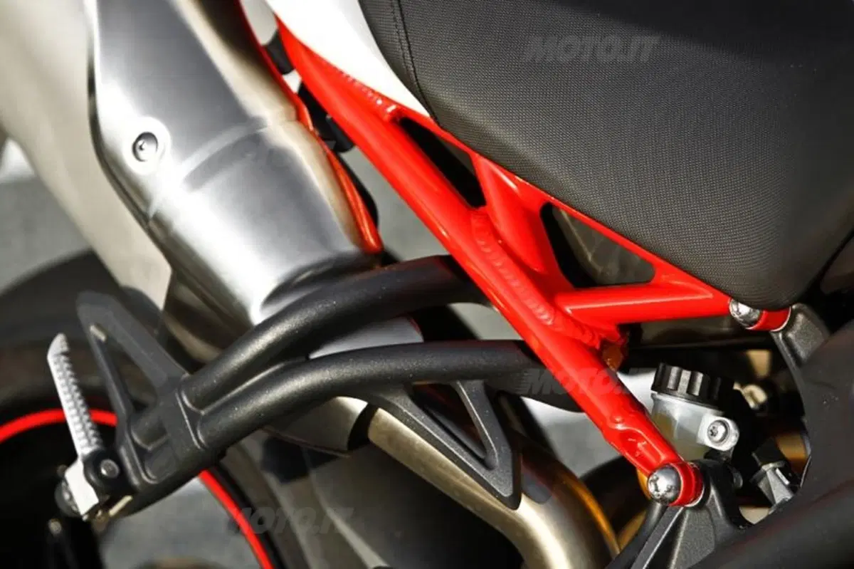 Triumph Speed Triple 1050 R  (64)