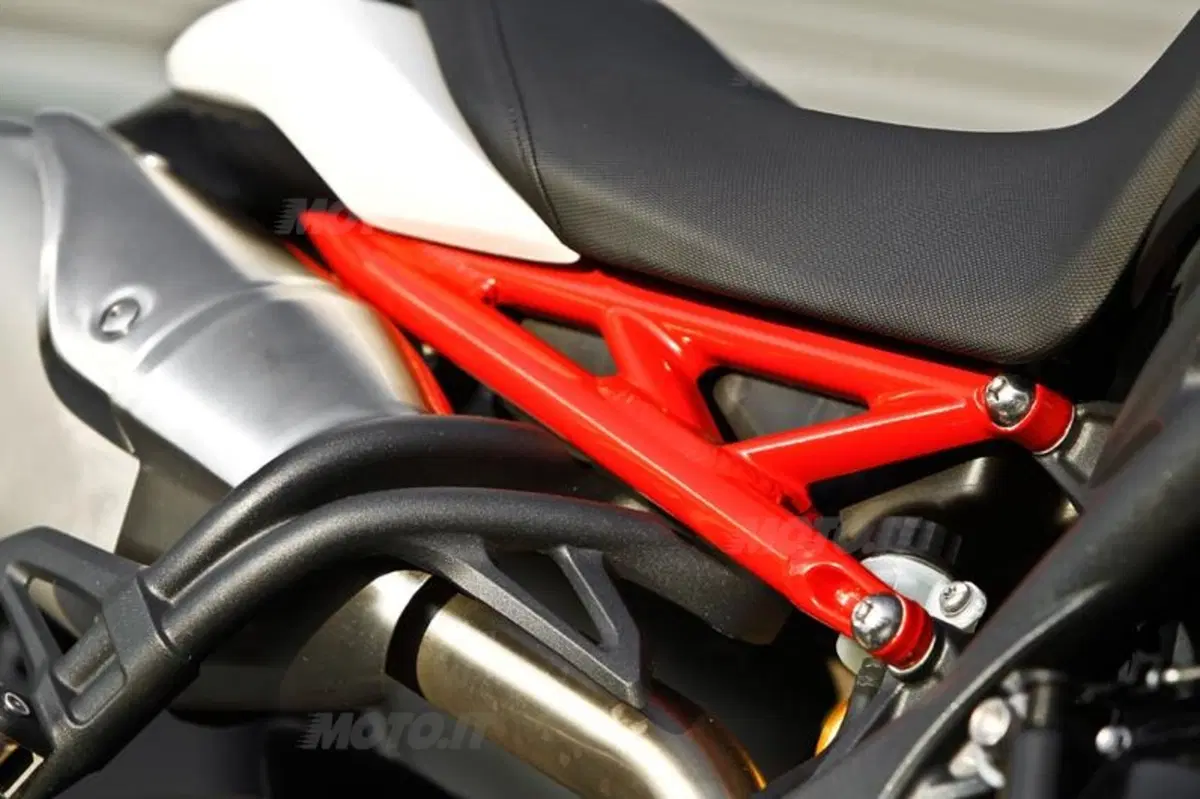 Triumph Speed Triple 1050 R  (65)