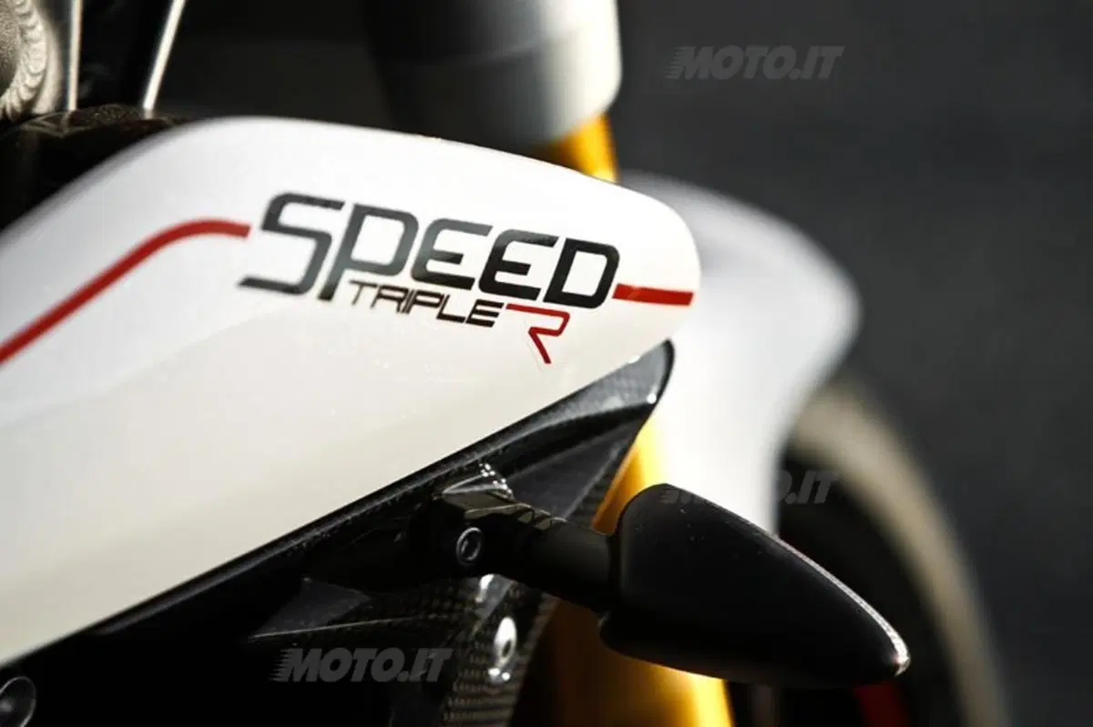 Triumph Speed Triple 1050 R  (66)