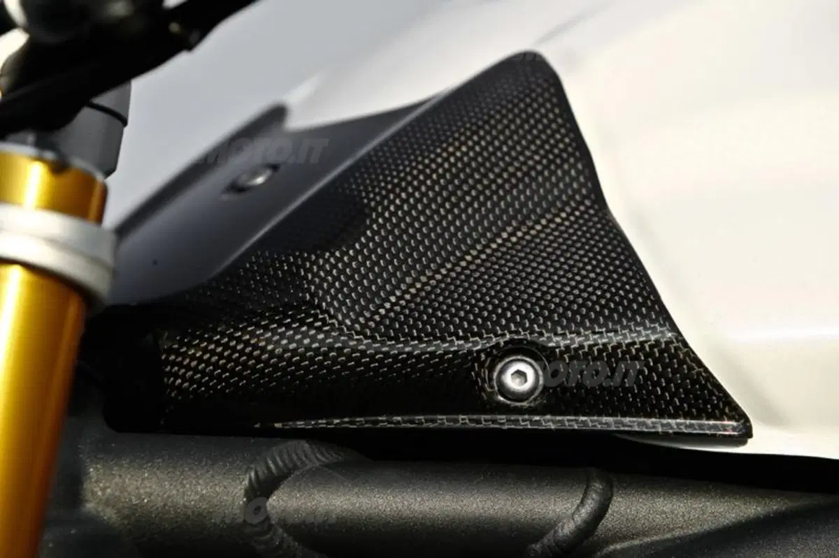 Triumph Speed Triple 1050 R  (72)