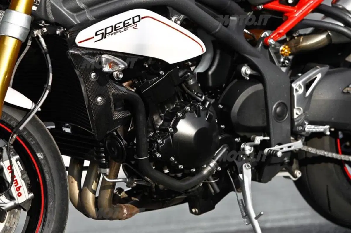 Triumph Speed Triple 1050 R  (79)