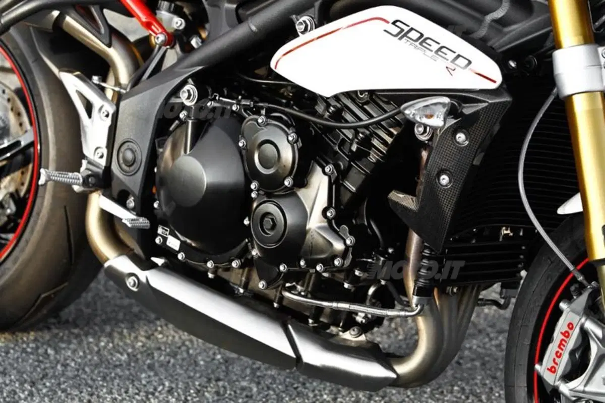 Triumph Speed Triple 1050 R  (85)