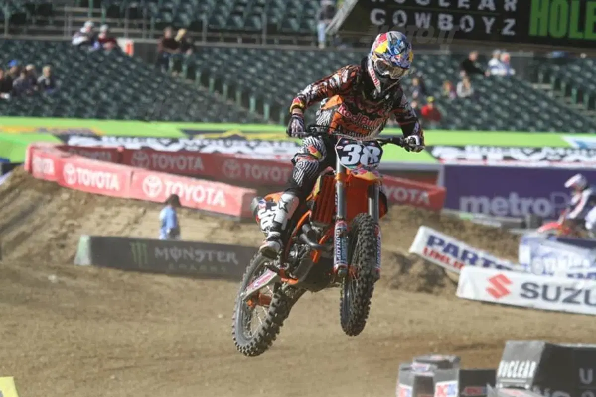Supercross. James Stewart vince a Oakland