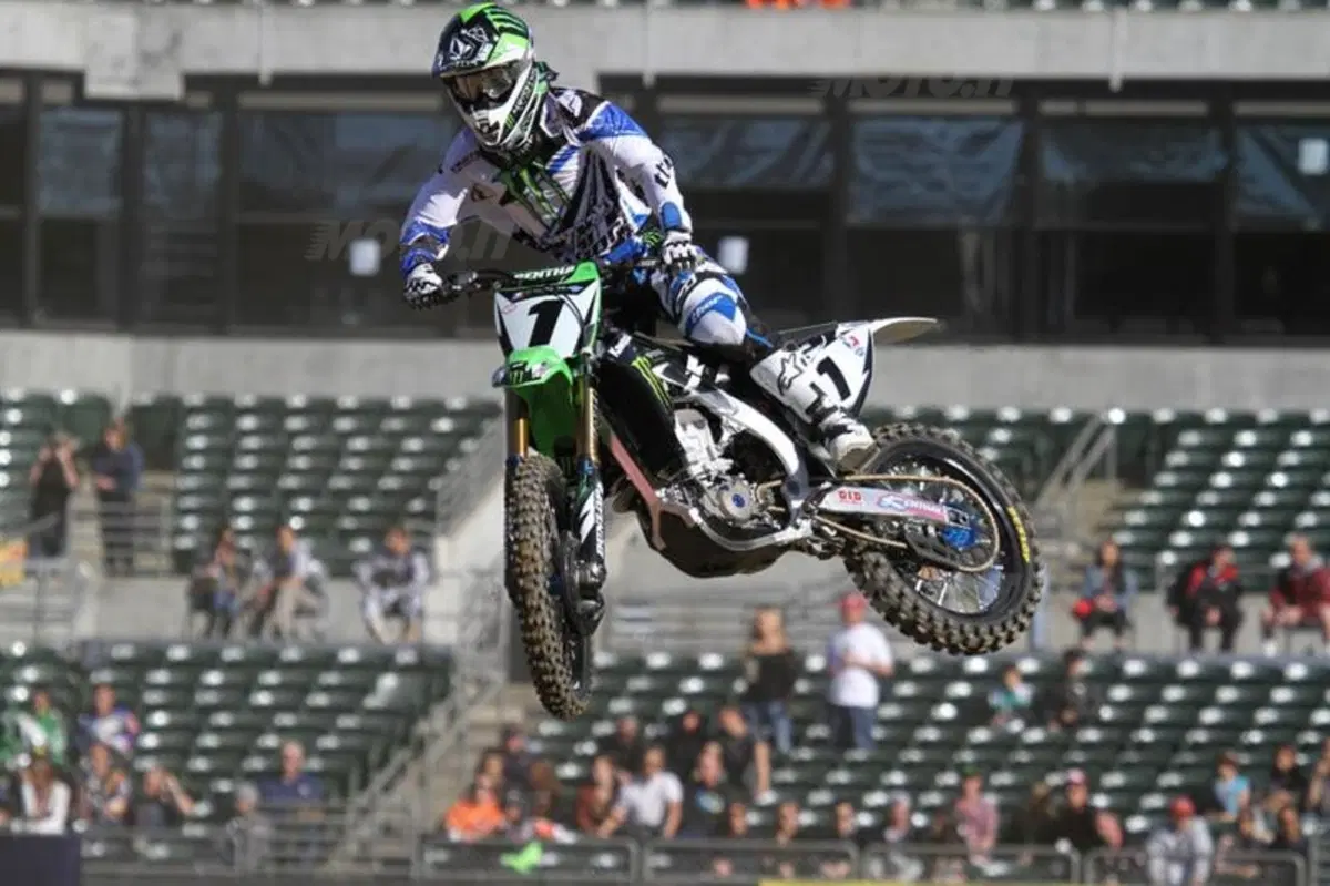 Supercross. James Stewart vince a Oakland (2)