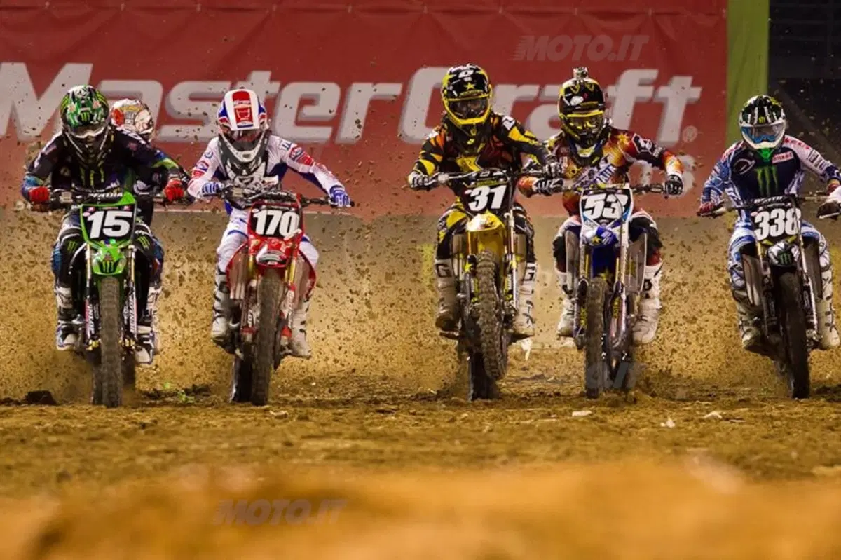 Supercross. James Stewart vince a Oakland (3)