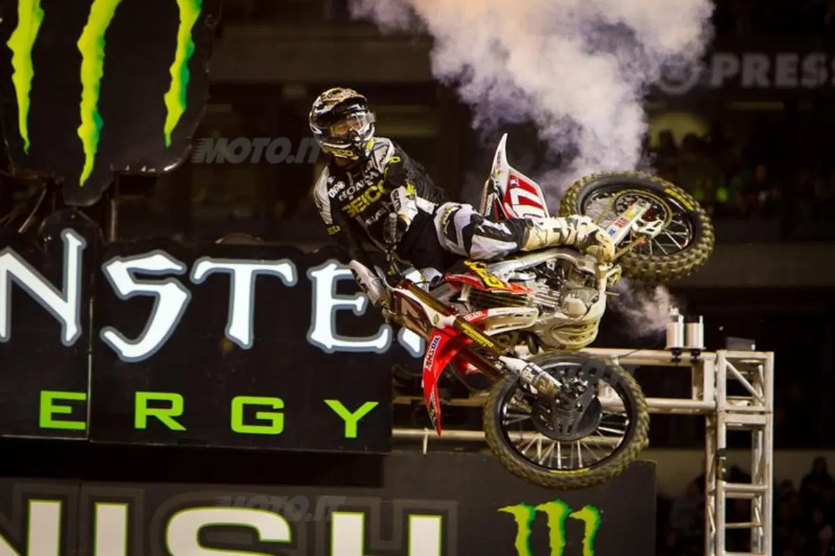 Supercross. James Stewart vince a Oakland (6)