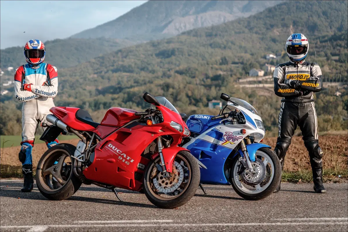 Suzuki RGV 250 TEST Youngtimer: una moto 2 tempi da corsa con la targa (5)