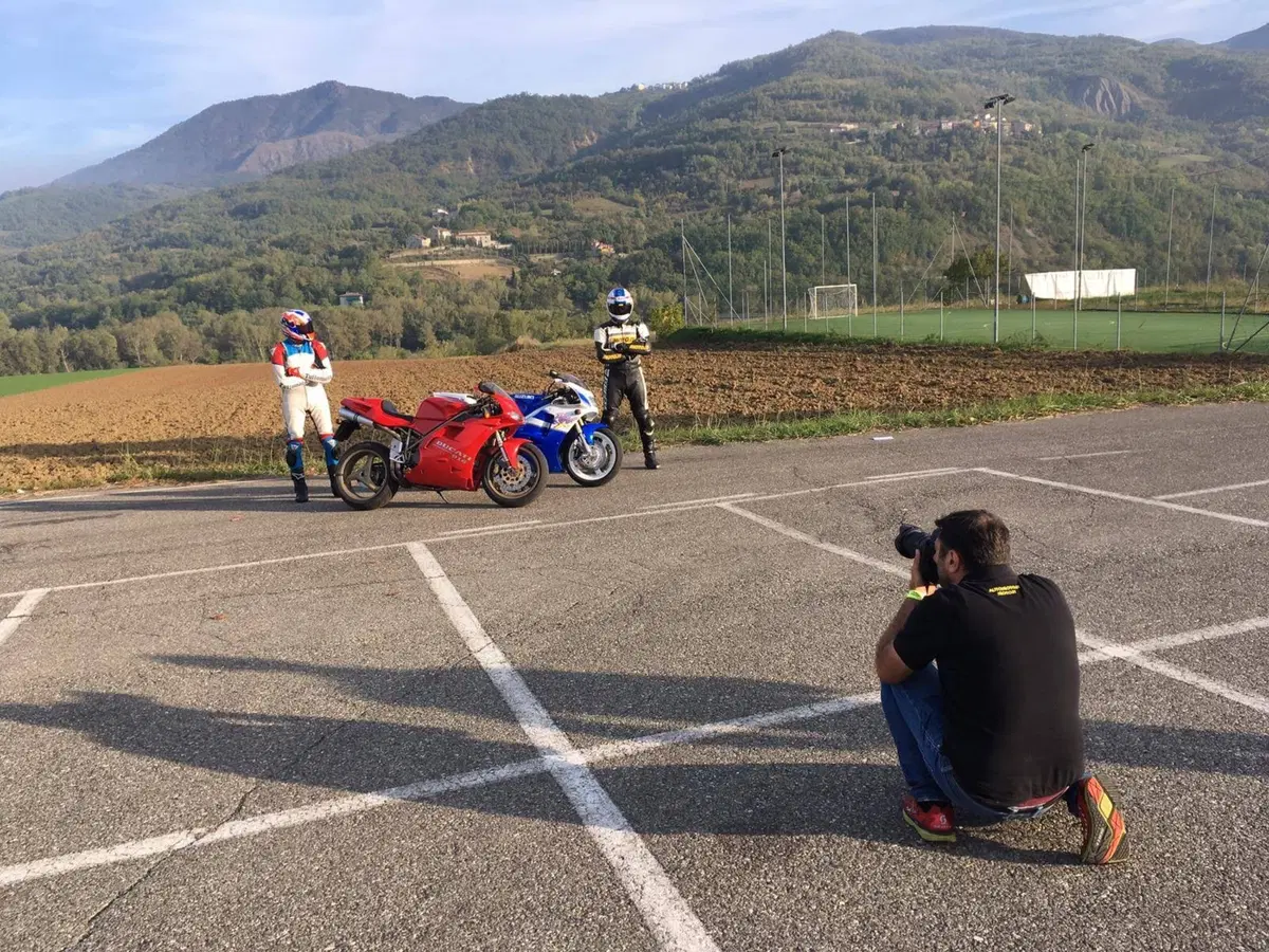 Suzuki RGV 250 TEST Youngtimer: una moto 2 tempi da corsa con la targa (8)