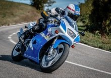 Suzuki RGV 250 TEST Youngtimer: una moto 2 tempi da corsa con la targa