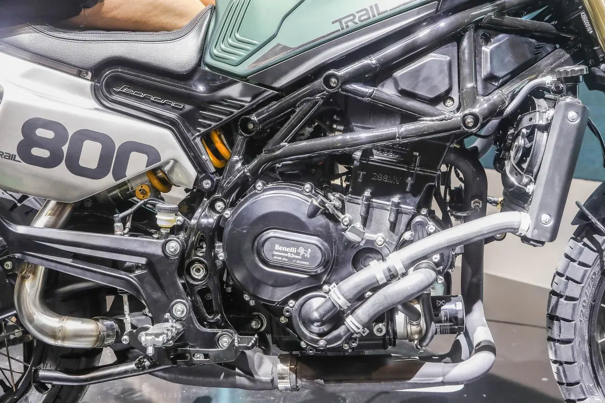 Benelli Leoncino 800 e 800 Trail a EICMA 2019: video, foto e dati (11)