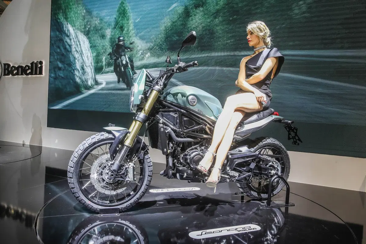 Benelli Leoncino 800 e 800 Trail a EICMA 2019: video, foto e dati (23)