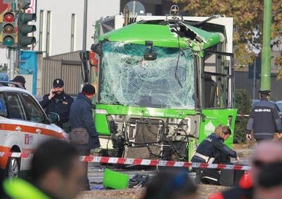 Nico Cereghini: “La guida dell’autobus con lo smartphone in mano”