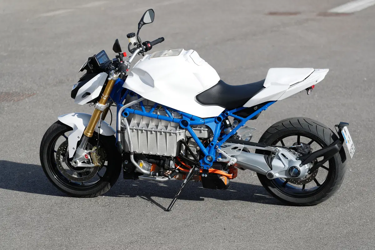E-Power-Roadster Prototype, la moto elettrica di BMW  (3)