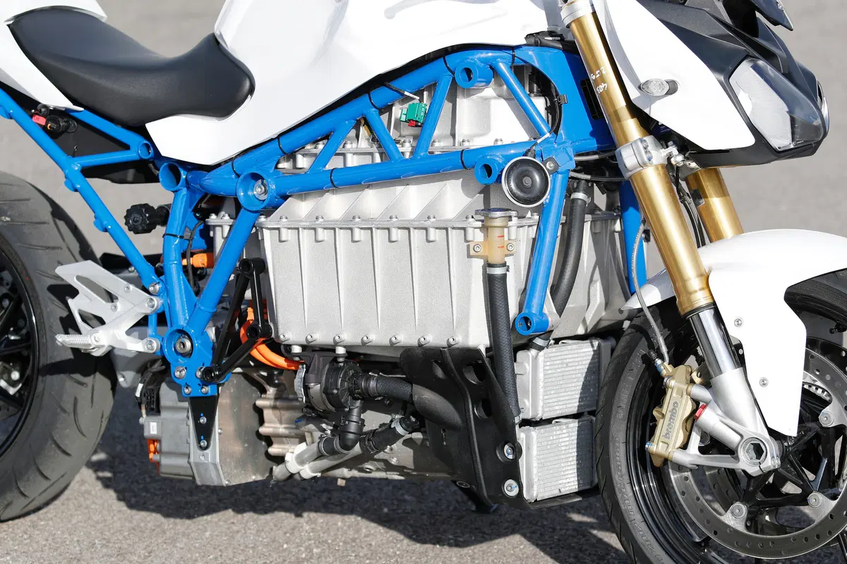 E-Power-Roadster Prototype, la moto elettrica di BMW  (7)