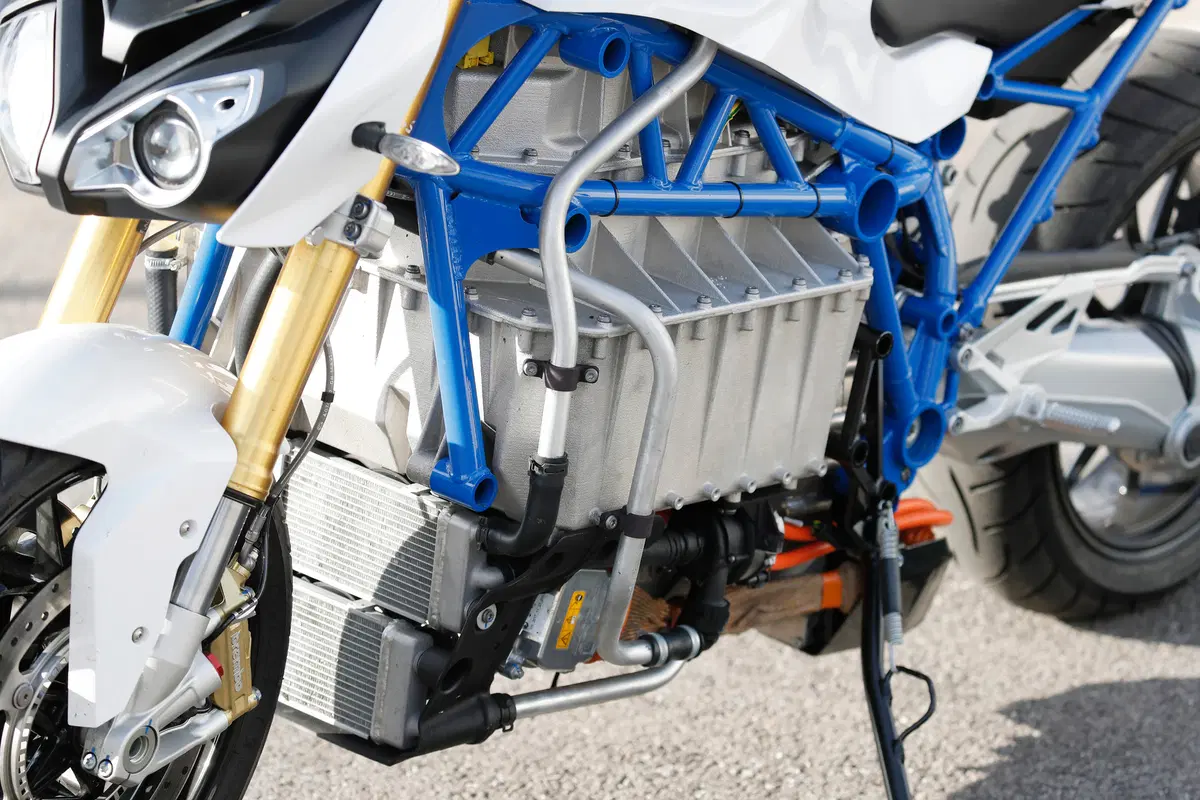 E-Power-Roadster Prototype, la moto elettrica di BMW  (8)