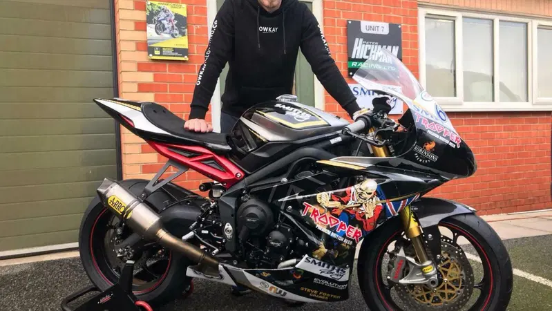 Volete farvi un bel regalo di Natale? E' in vendita la Triumph Daytona 675 di Peter Hickman