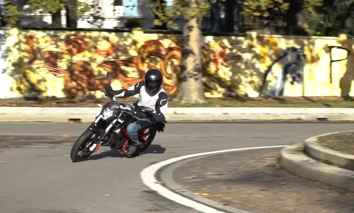 Benelli BN 125: il TEST della “ottavo di litro” più venduta in Italia (4)