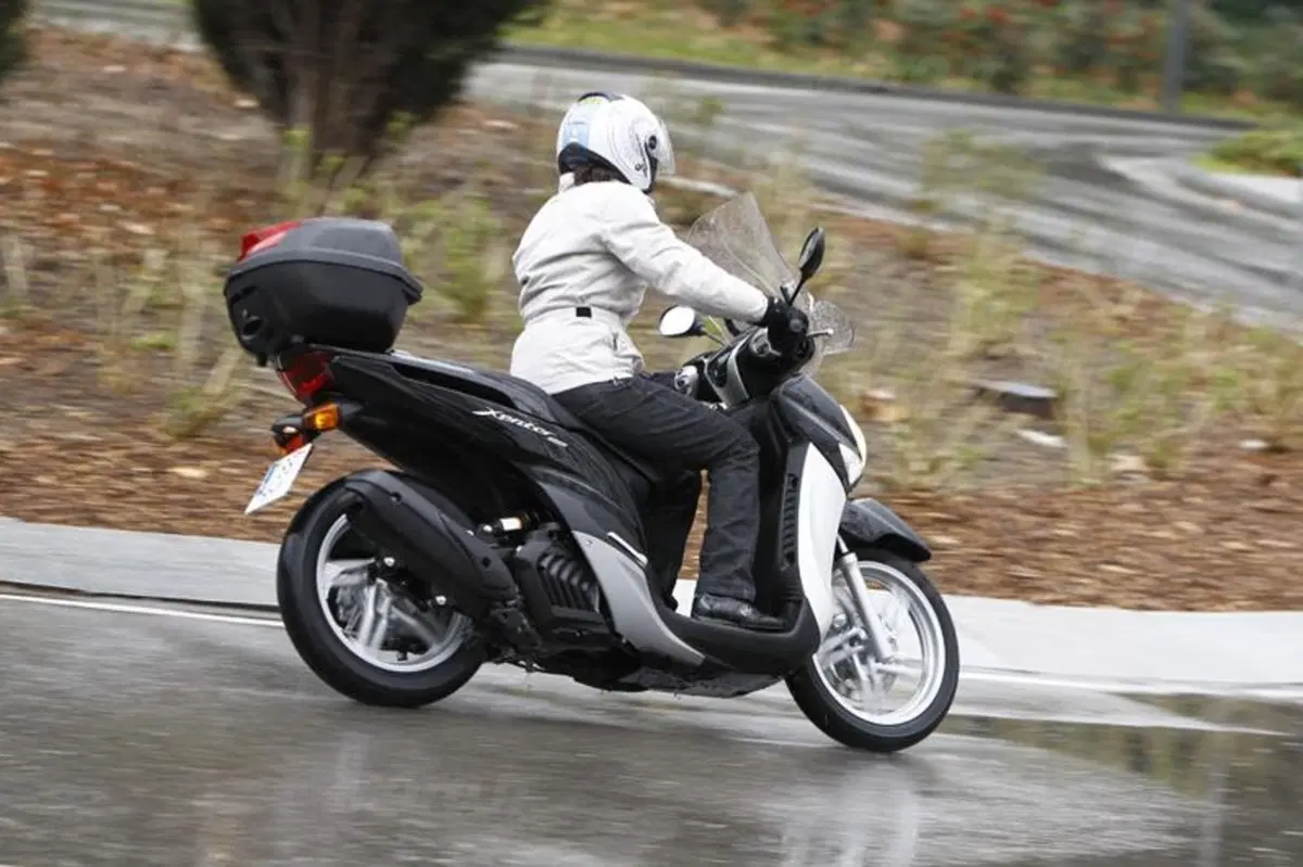 Yamaha Xenter 125  (5)