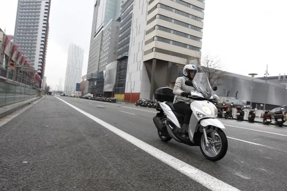 Yamaha Xenter 125  (9)
