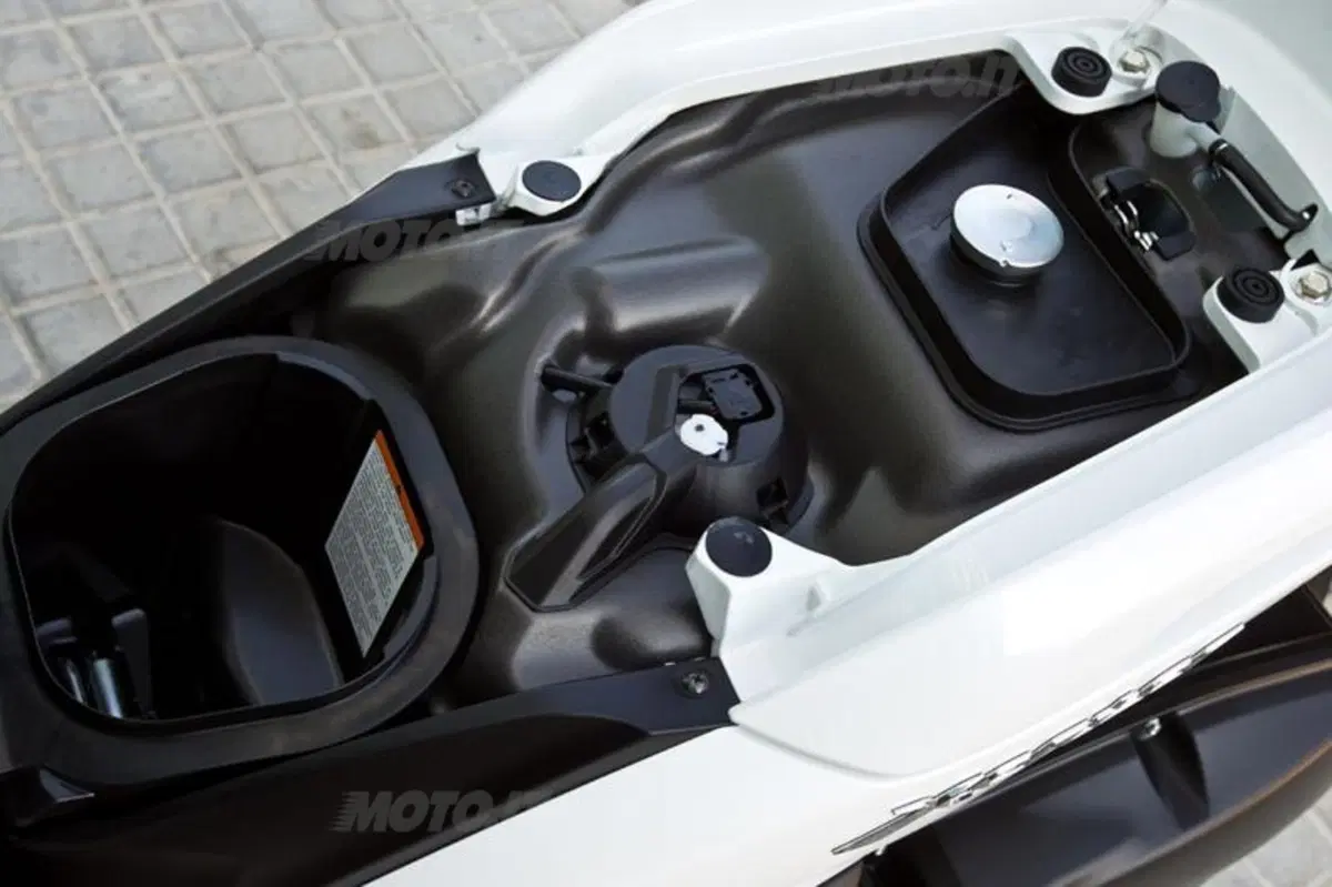 Yamaha Xenter 125  (40)