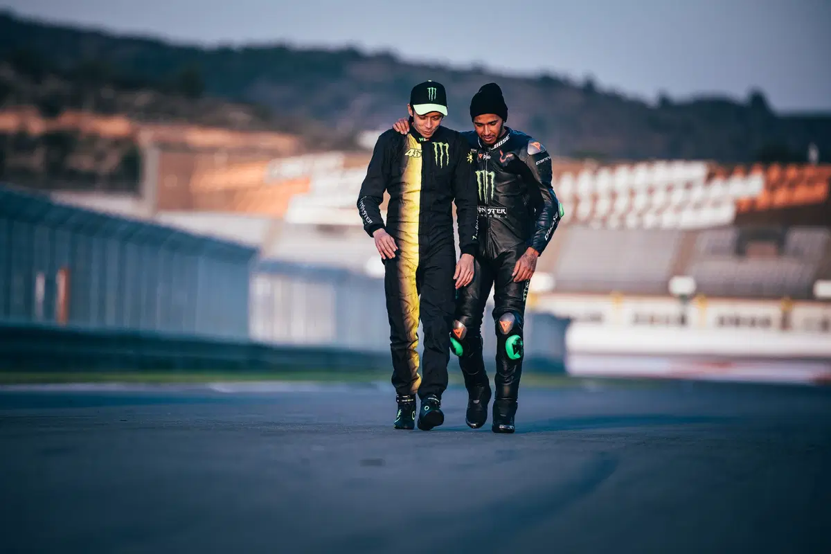 Valentino Rossi e Lewis Hamilton, il video e le foto più belle (23)