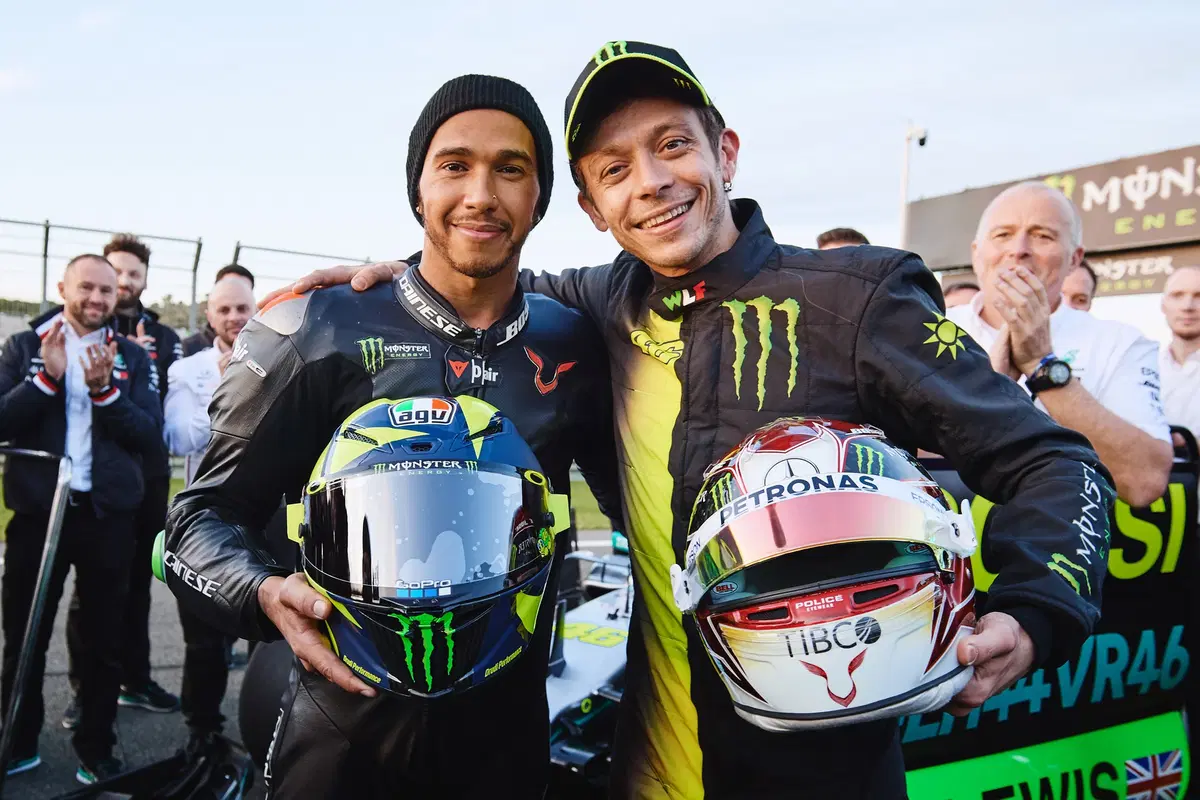 Valentino Rossi e Lewis Hamilton, il video e le foto più belle (42)