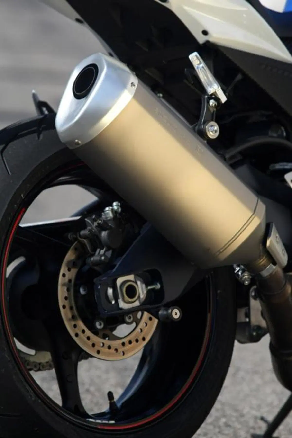 Suzuki GSX-R 1000 2012  (27)