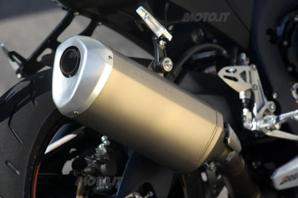 Suzuki GSX-R 1000 2012  (32)