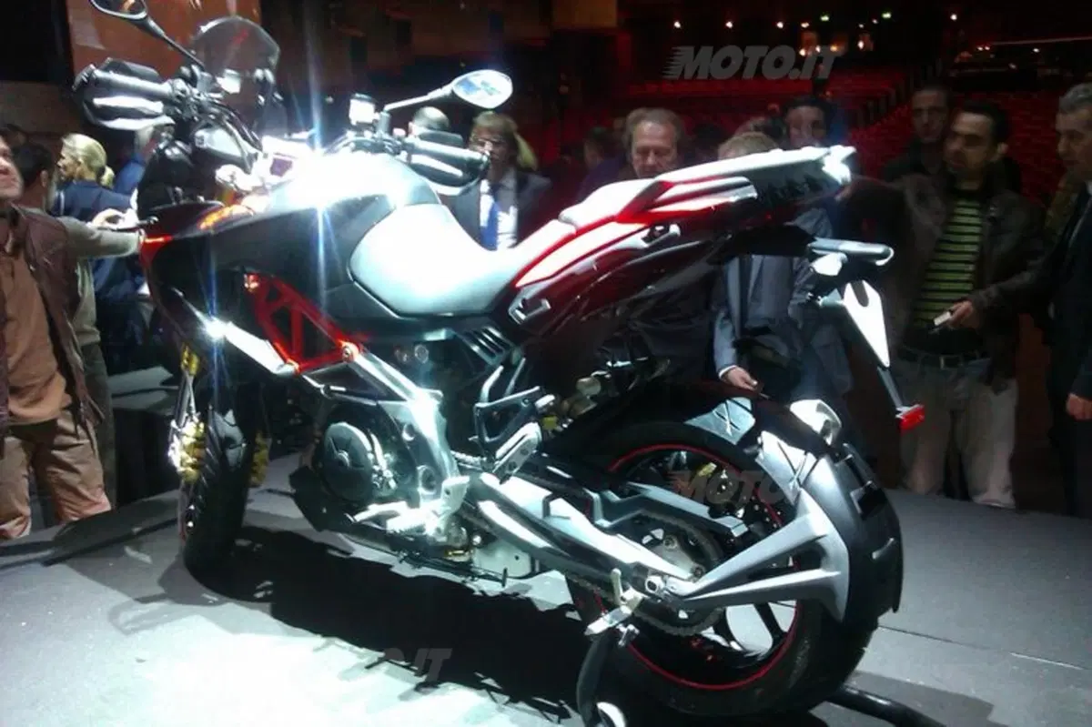 Nuova Aprilia Caponord 1200 con sospensioni attive! (4)