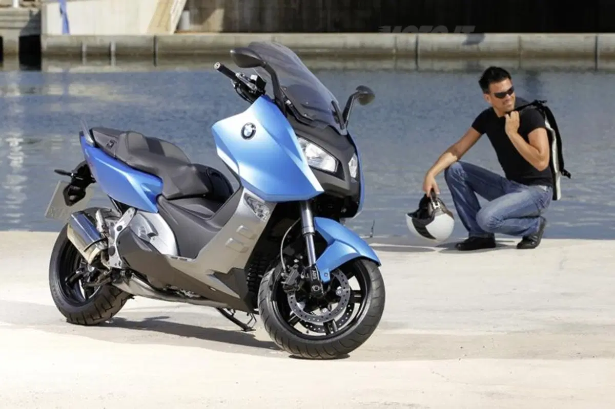 BMW: arrivano il C 600 Sport e il C 650 GT a 11.100 e 11.450 Euro (11)