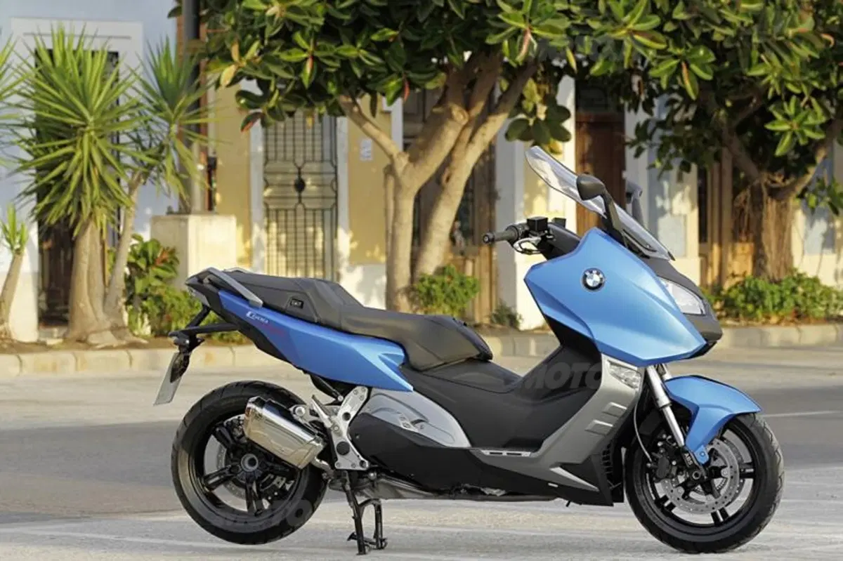 BMW: arrivano il C 600 Sport e il C 650 GT a 11.100 e 11.450 Euro (18)