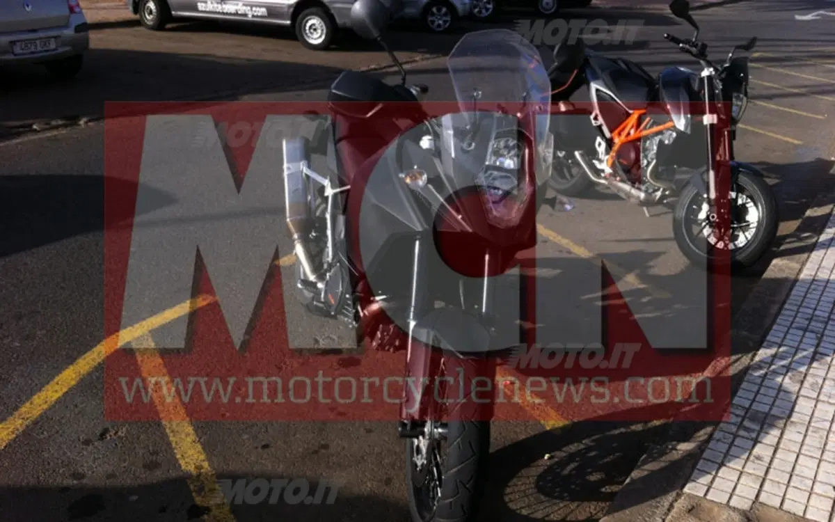 Nuove KTM 1290: Adventure e Super Duke spiate a Tenerife