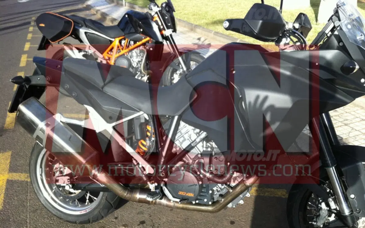 Nuove KTM 1290: Adventure e Super Duke spiate a Tenerife (2)