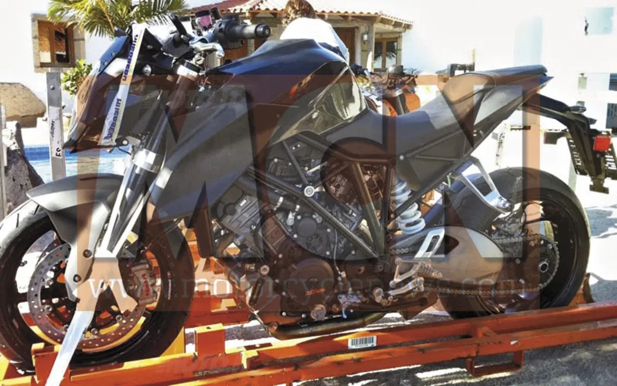 Nuove KTM 1290: Adventure e Super Duke spiate a Tenerife (4)