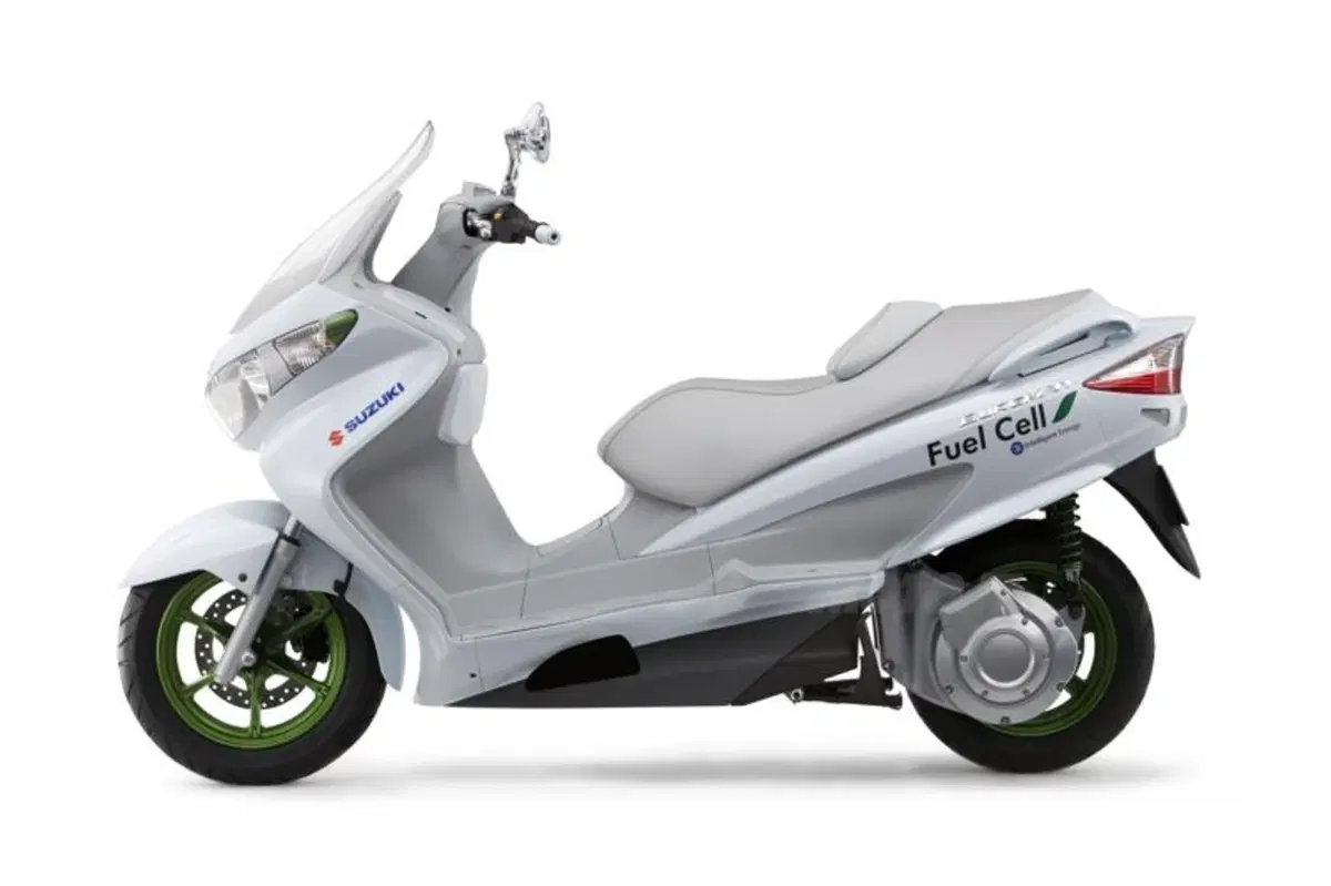 Suzuki stipula un accordo con Intelligent Energy, arriva il Burgman Fuel Cell