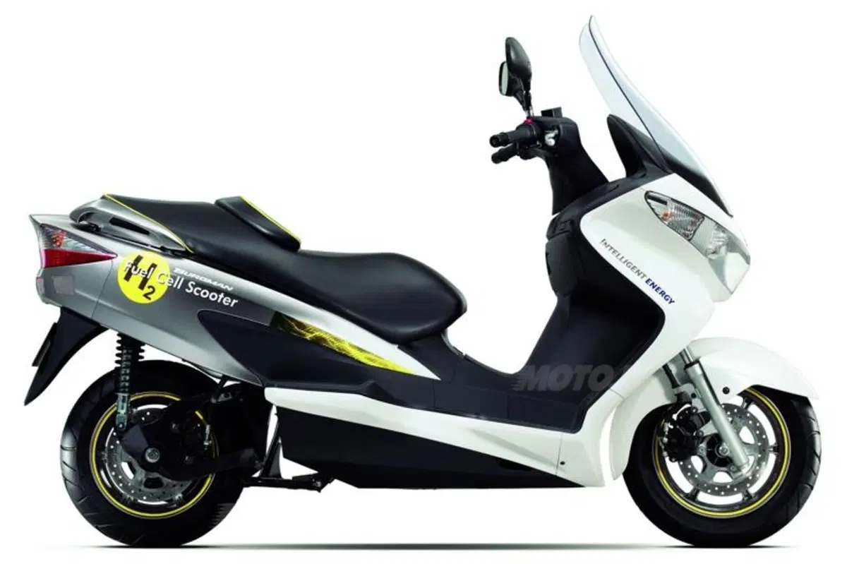 Suzuki stipula un accordo con Intelligent Energy, arriva il Burgman Fuel Cell (3)