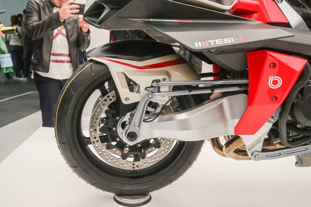 Bimota Tesi H2: Kawasaki si lancia nell’impresa (11)