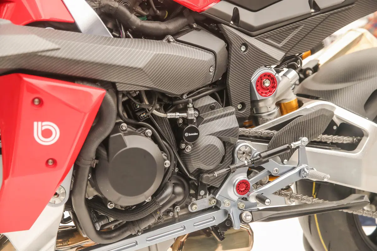 Bimota Tesi H2: Kawasaki si lancia nell’impresa (13)