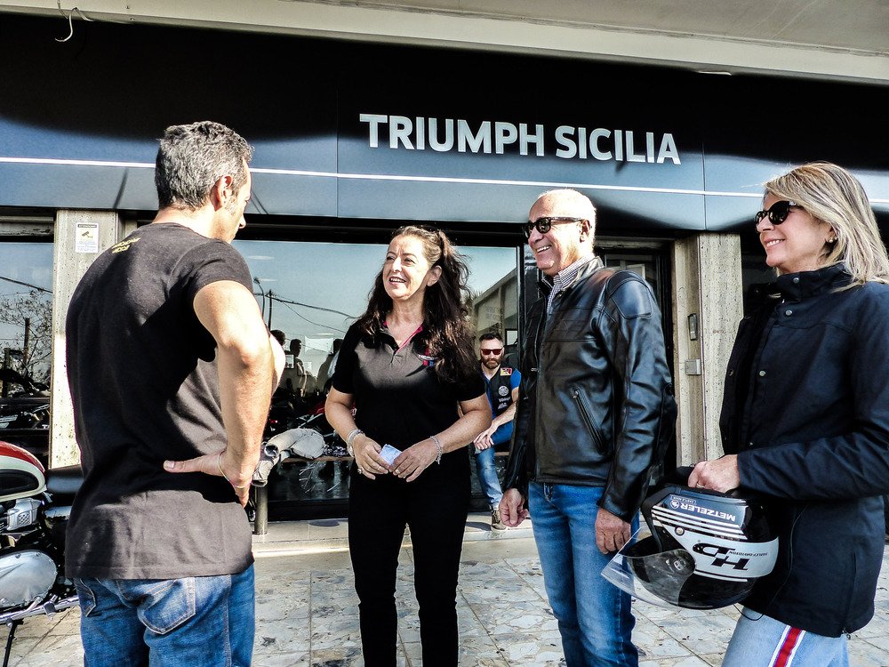Salvo Pennisi (direttore Testing e Technical Relation di Pirelli) ha voluto fare qualche chilometro con il Triumph Sicilia in Tour