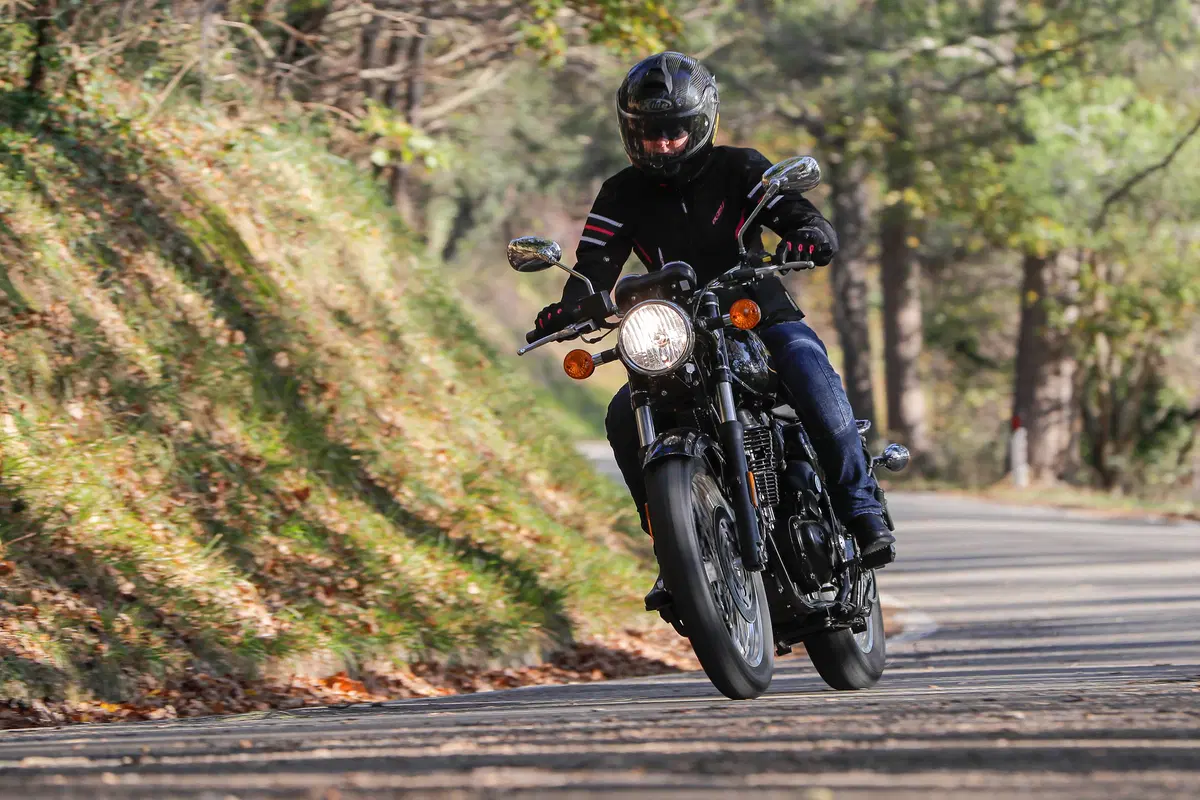 Benelli Imperiale 400 TEST. Una nuova era... vintage (7)