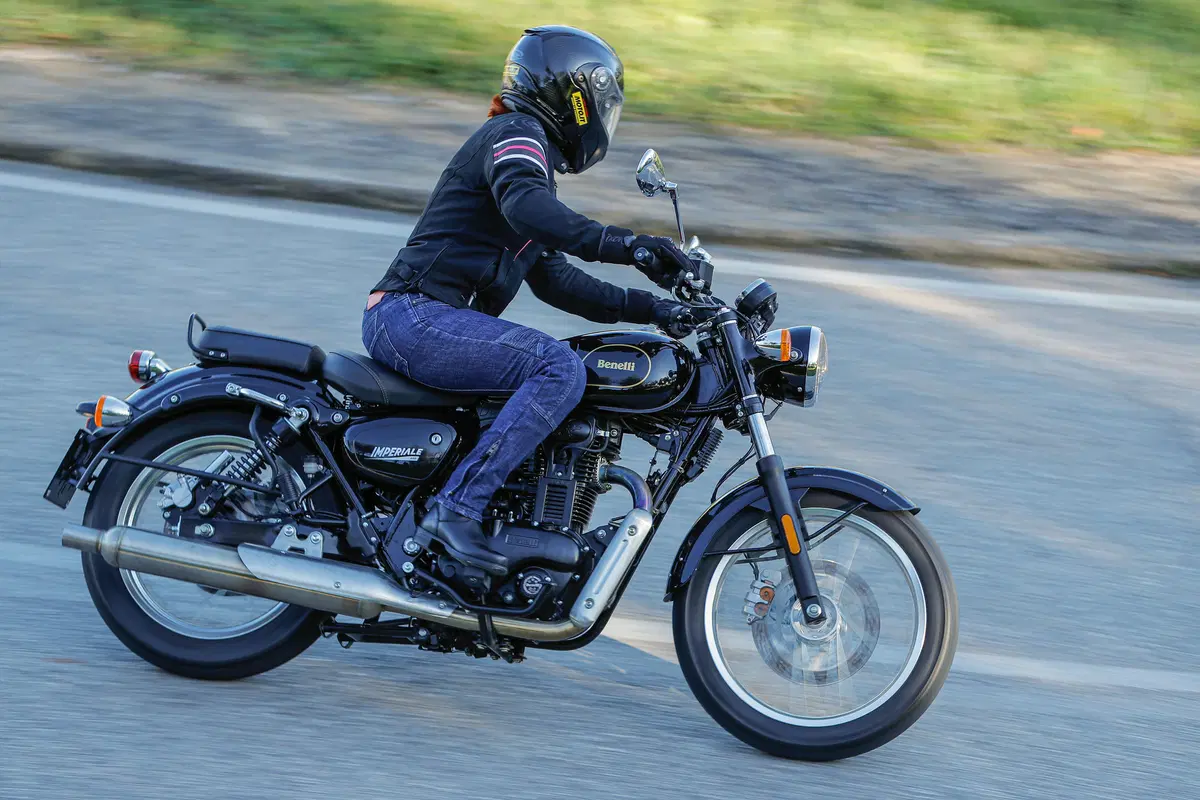 Benelli Imperiale 400 TEST. Una nuova era... vintage (4)