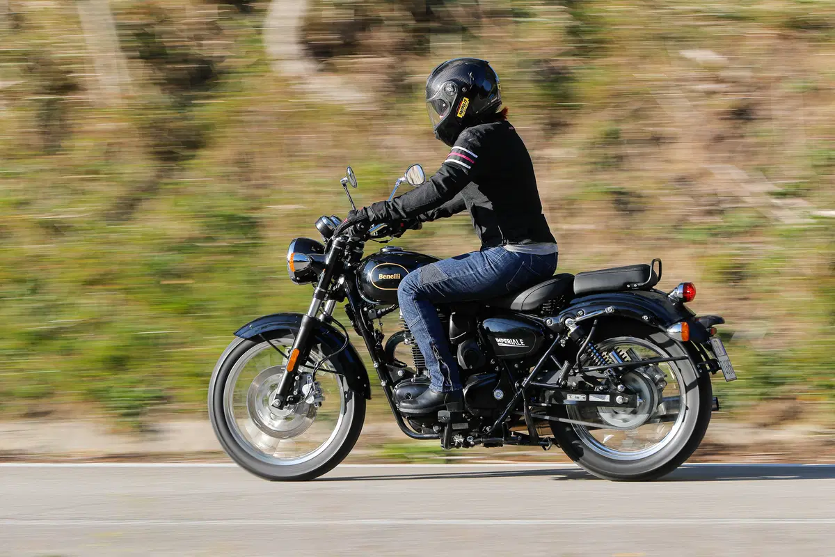 Benelli Imperiale 400 TEST. Una nuova era... vintage (9)